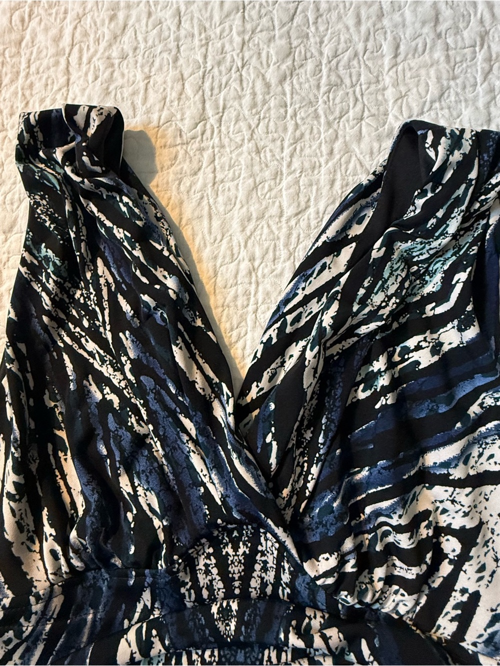 connected apparel Black and Blue Abstract Ruched V-Neck Maxi Dress - Picture 5 of 6
